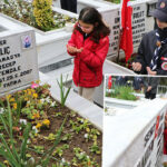 Samsun'da yürekleri sızlatan an: Hiç görmediği şehit dayısının fotoğrafını öpüp, defalarca okşadı