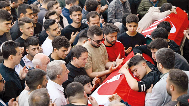 Türkiye evlatlarına ağladı