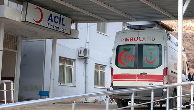 Taşıdığı demir yüksek gerilim hattına temas etti: Akıma kapılarak yaralandı
